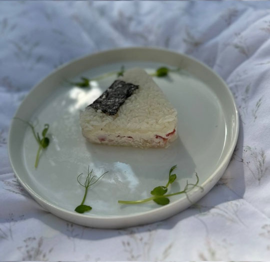 Фото Онигири с курочкой